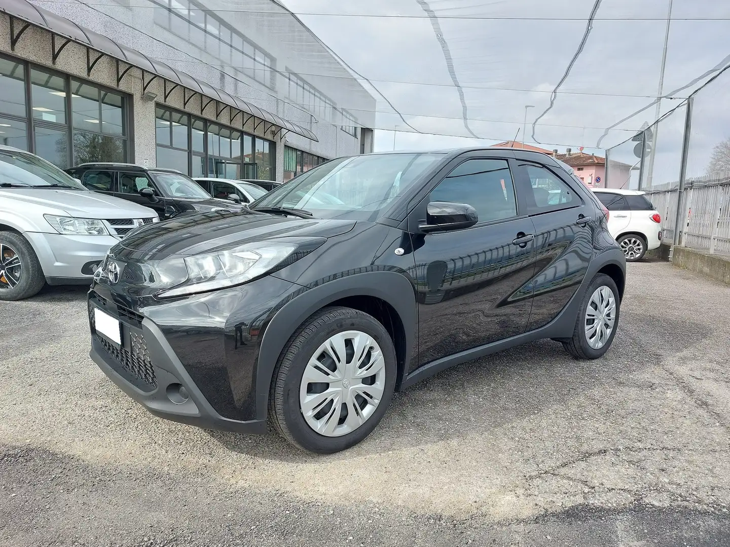 Toyota Aygo X 1.0 72cv s-cvt Active automatica! prezzo REALE! Nero - 1