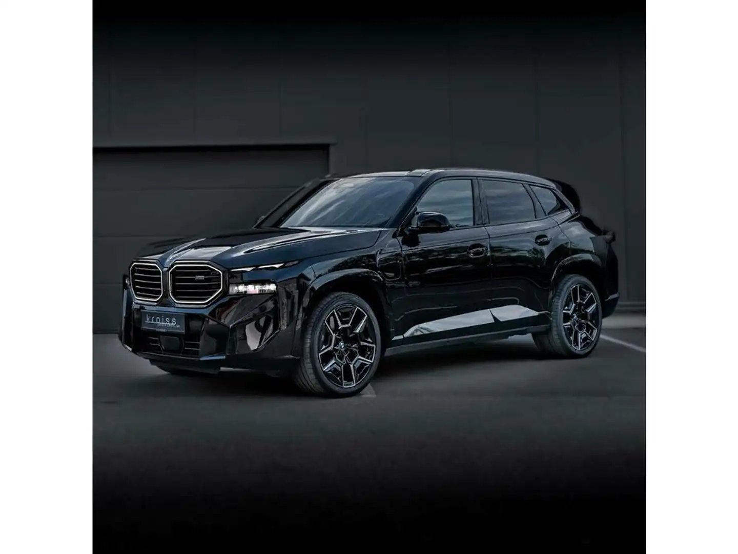 BMW XM 50 e Schwarz - 1