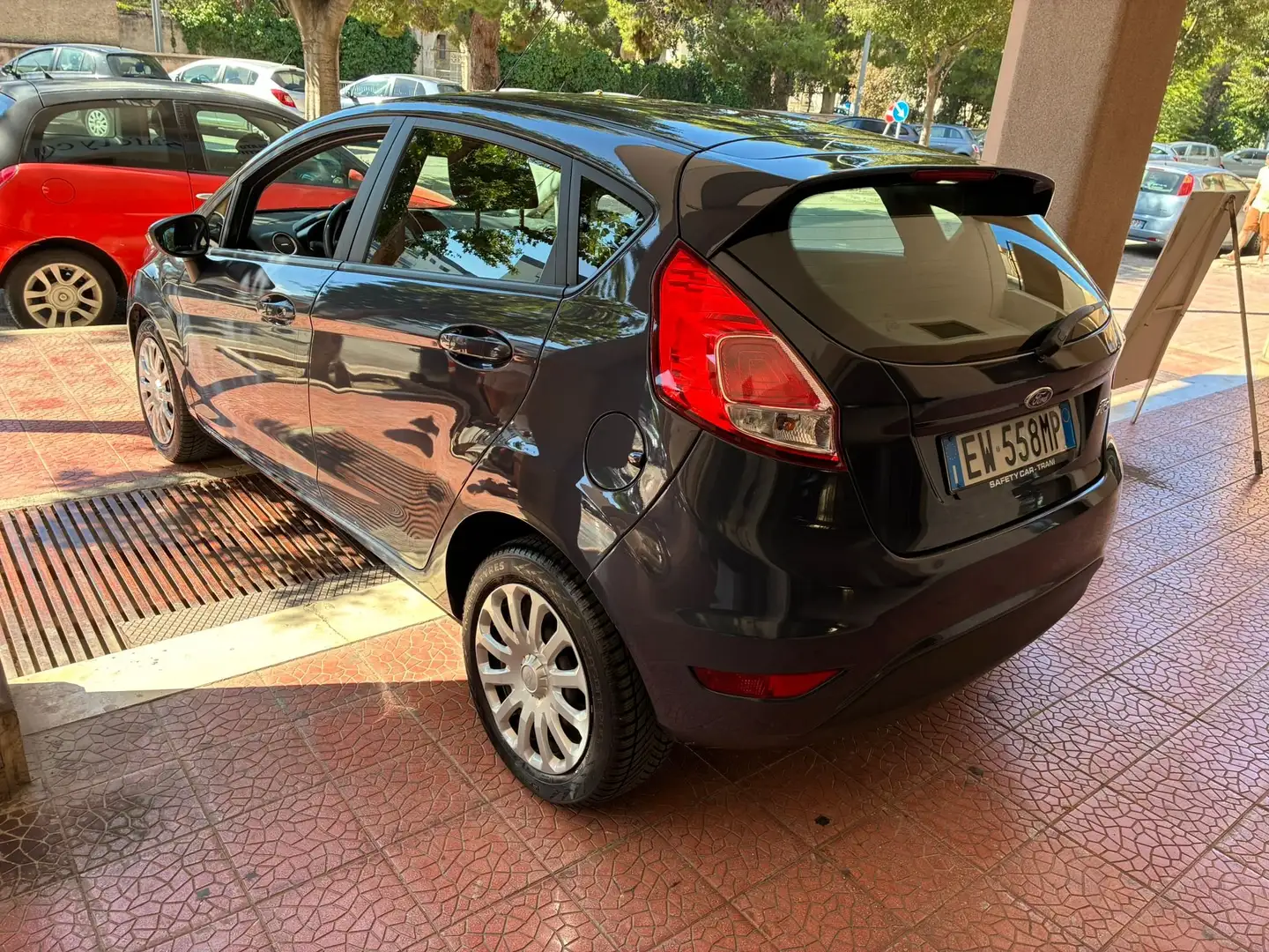 Ford Fiesta Fiesta 5p 1.4 16v Ikon Business Gpl Grigio - 1