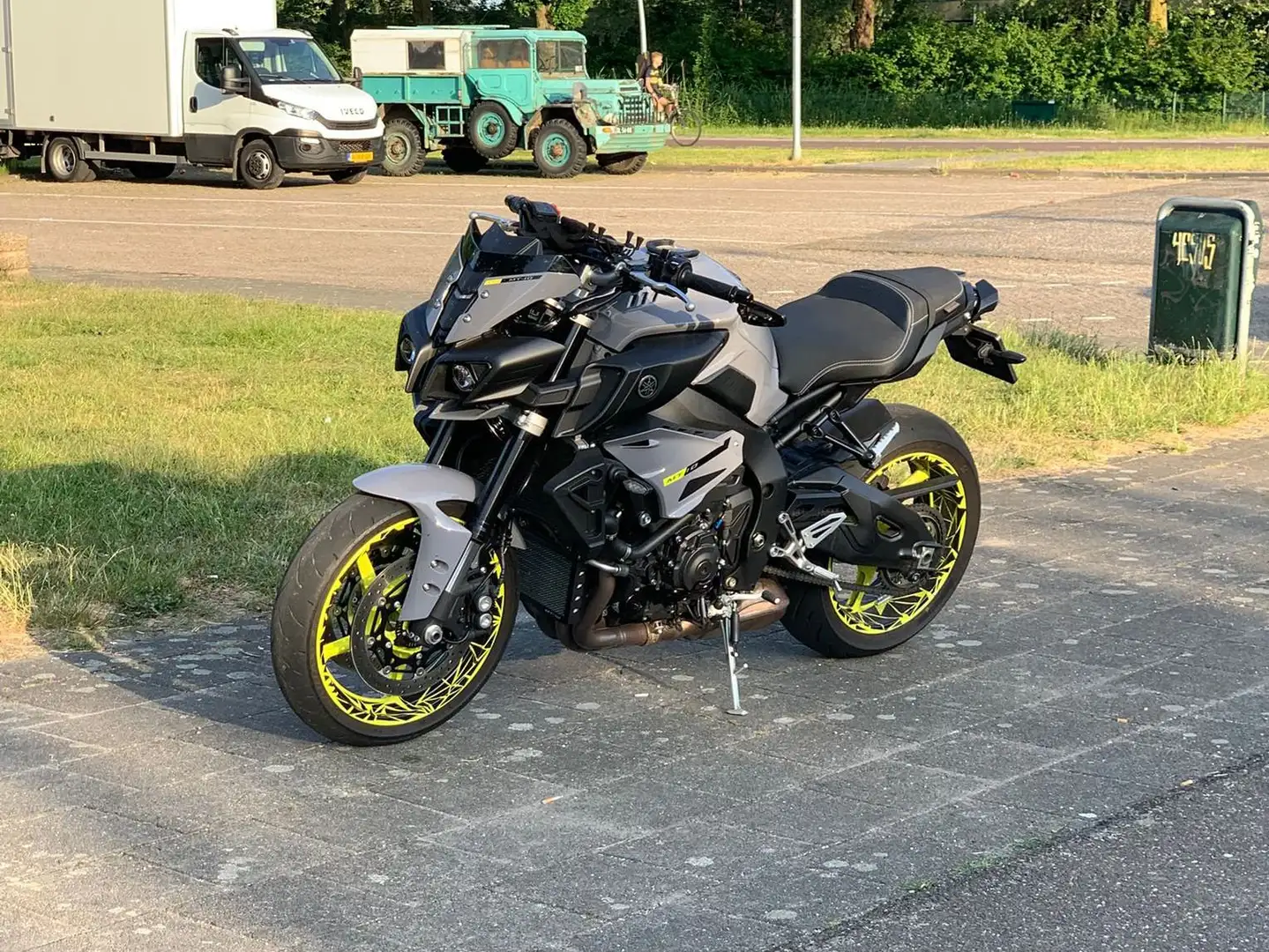 Yamaha MT-10 Akrapovic Uitlaat VOL TOPSTAAT Grijs - 1