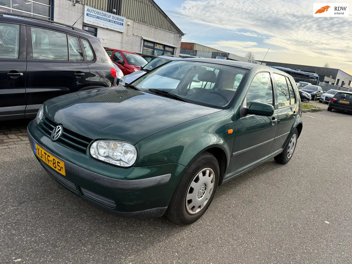 Volkswagen Golf 1.6 Trendline Bj:1999 NAP! Groen - 1