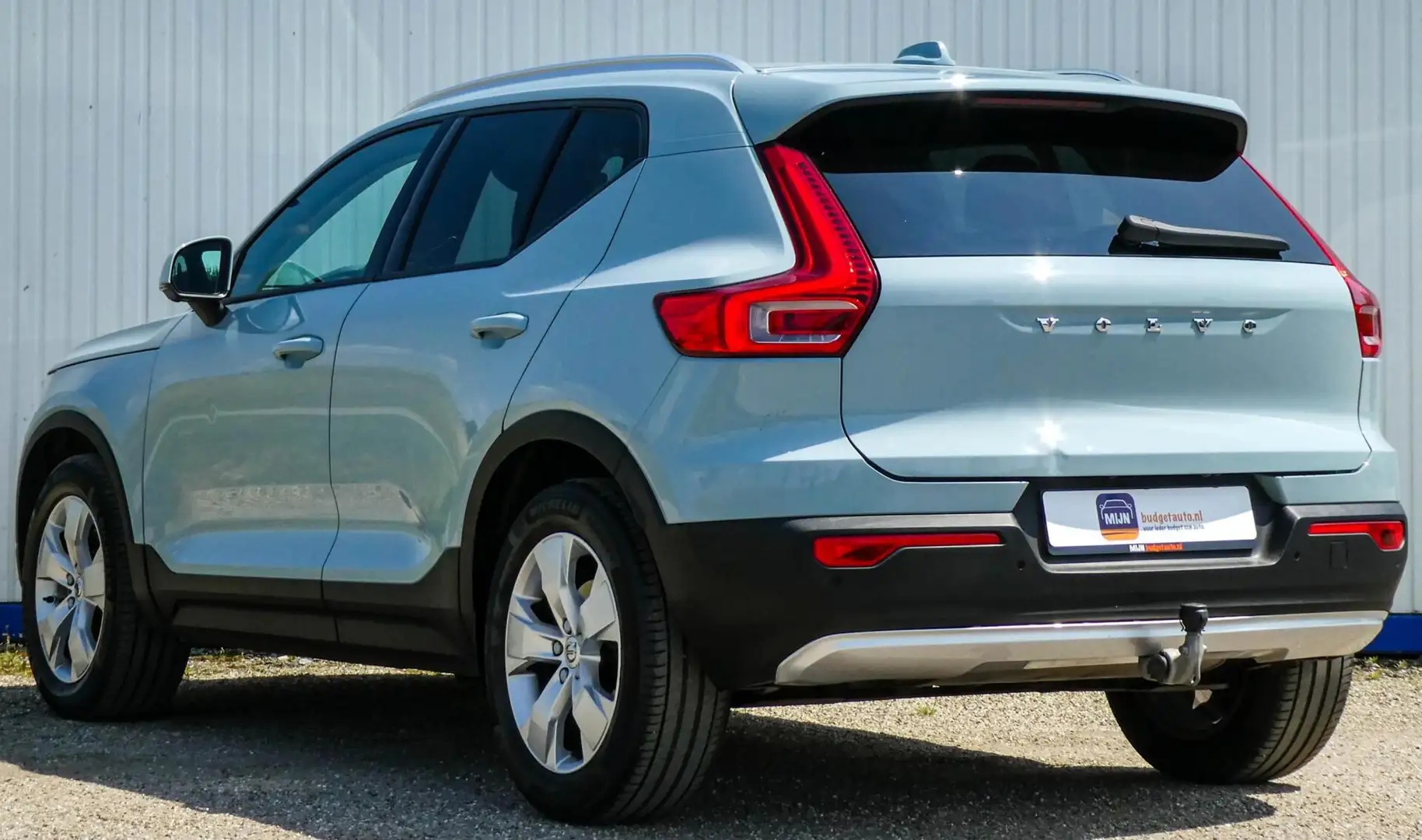 Volvo XC40 2.0 T4 Momentum Blauw - 2