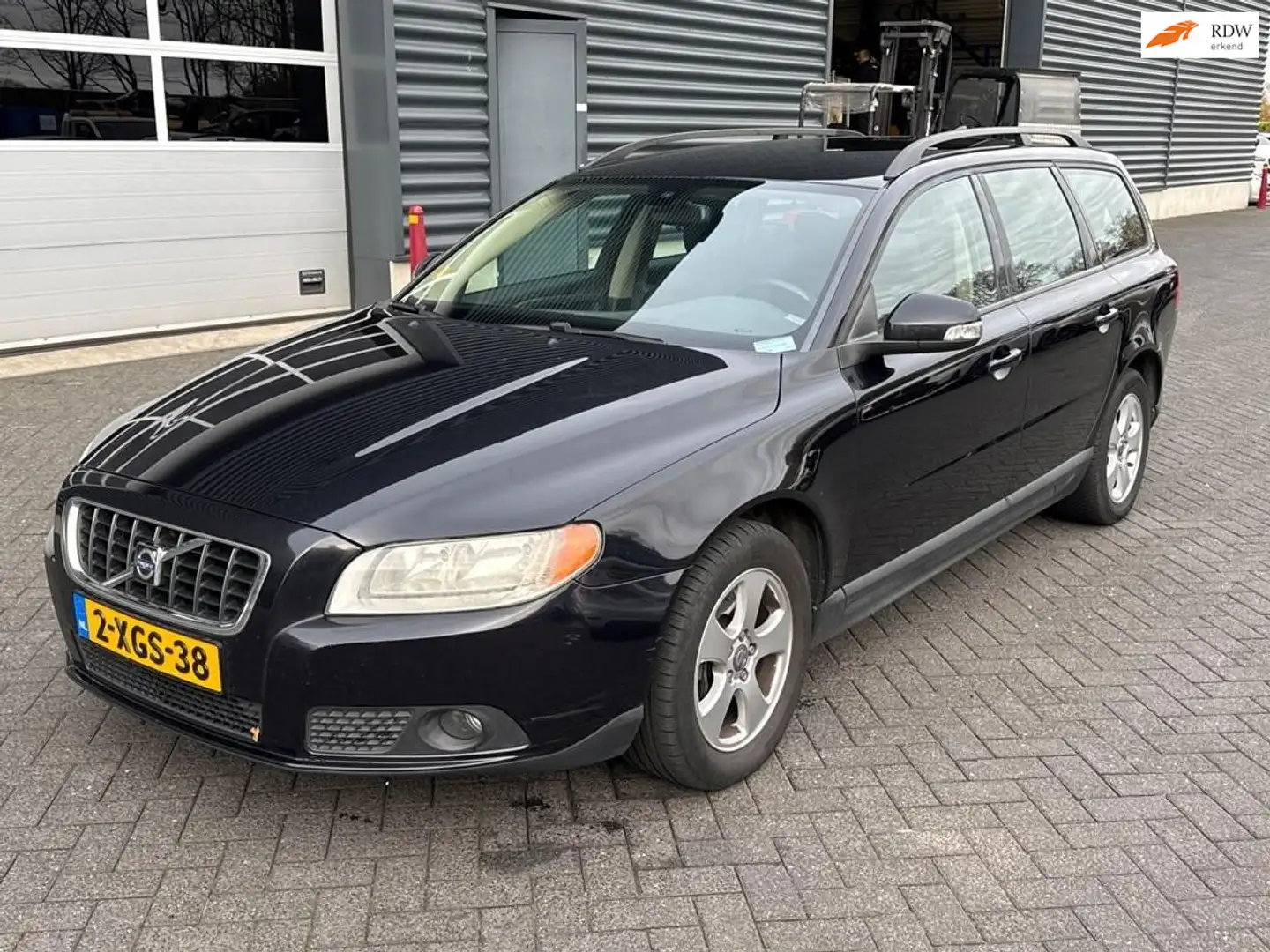Volvo V70 2.4D, airco, trekhaak, cruise control, stoelverwar Schwarz - 1