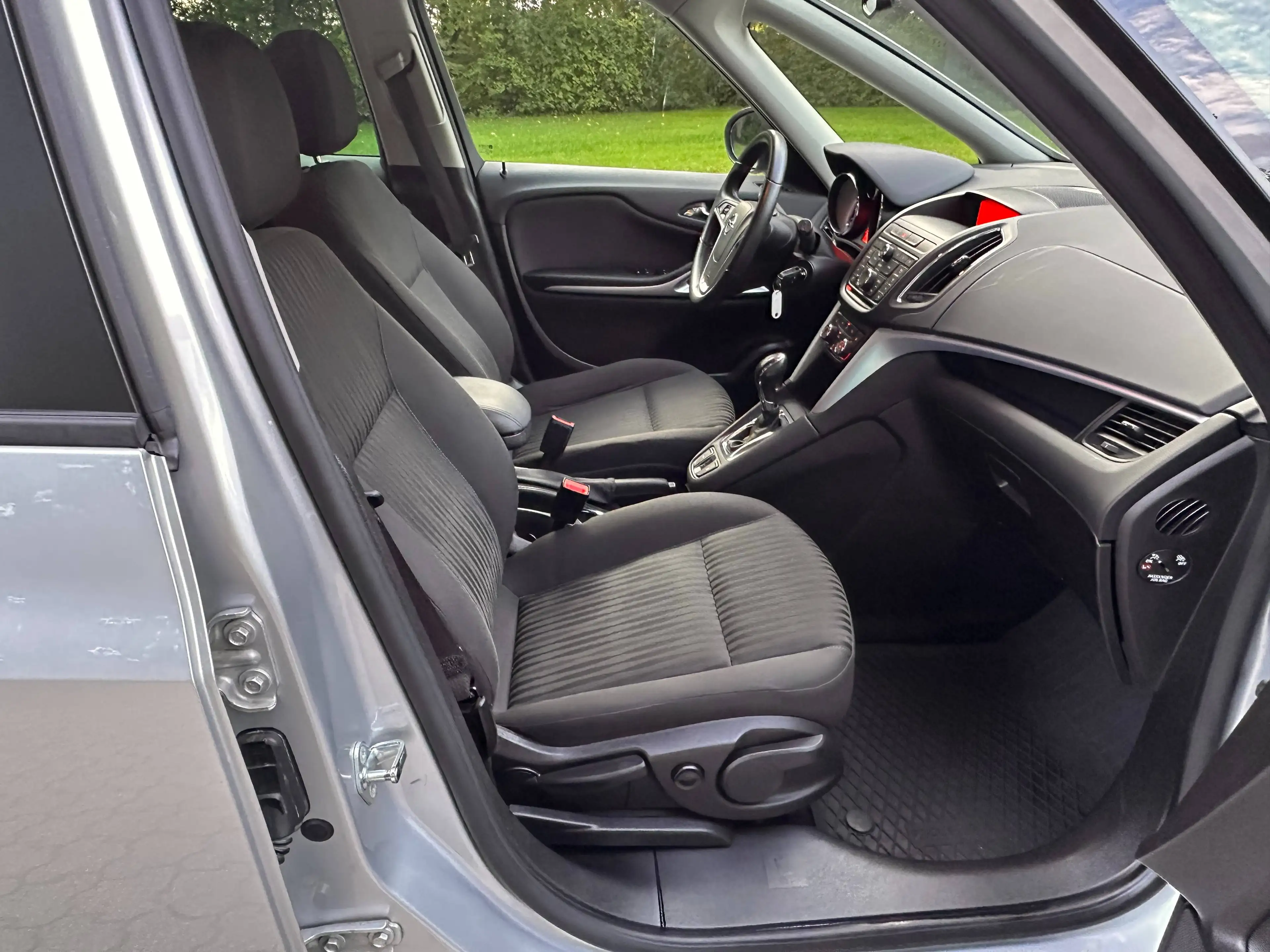Opel Zafira Tourer Edition — photo 11