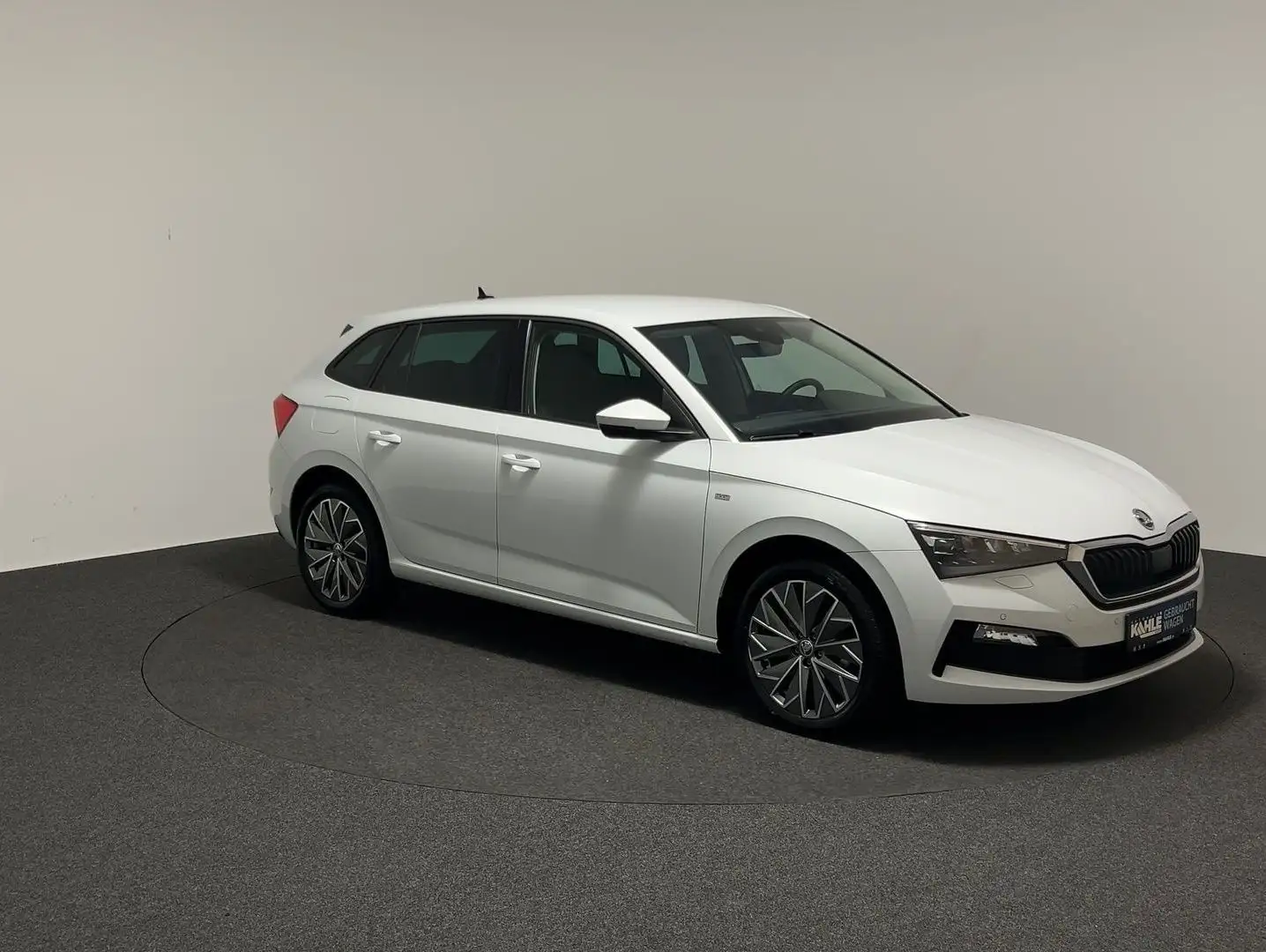 Skoda Scala 1.0 TSI Ambition Navi LED SHZ Klima RFK PDC DAB+ Weiß - 2