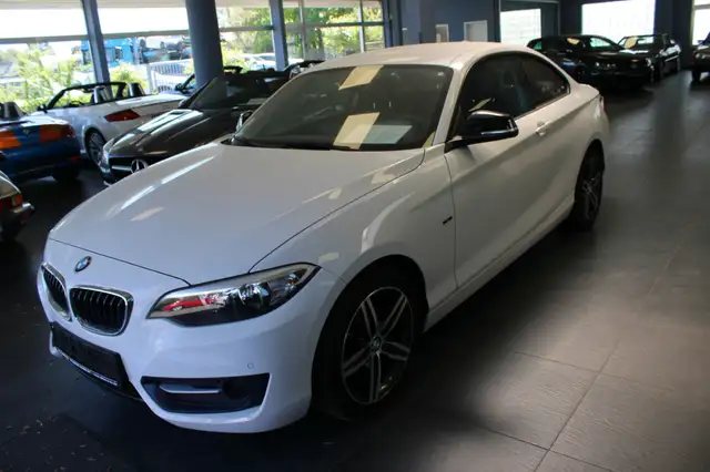 BMW 220 220i Coupe Sport Line