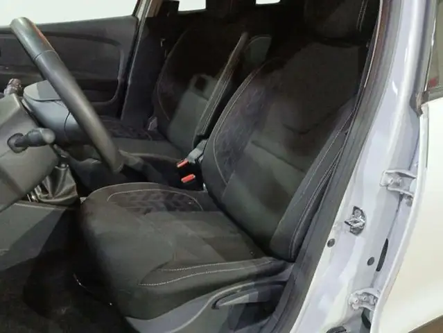 Renault Clio view 11