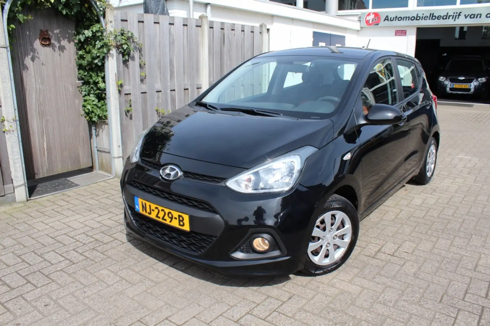 Hyundai i10 1.0i i-Motion Comfort Negro - 2