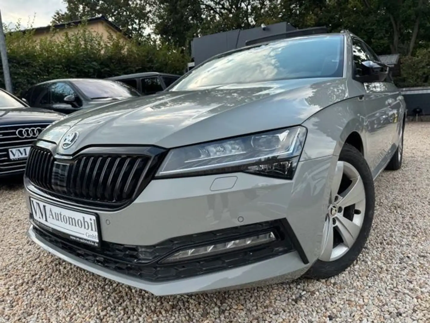 Skoda Superb 4x4 Sportl StandHz.*Pano*AHK*Memory*Canto Gris - 1