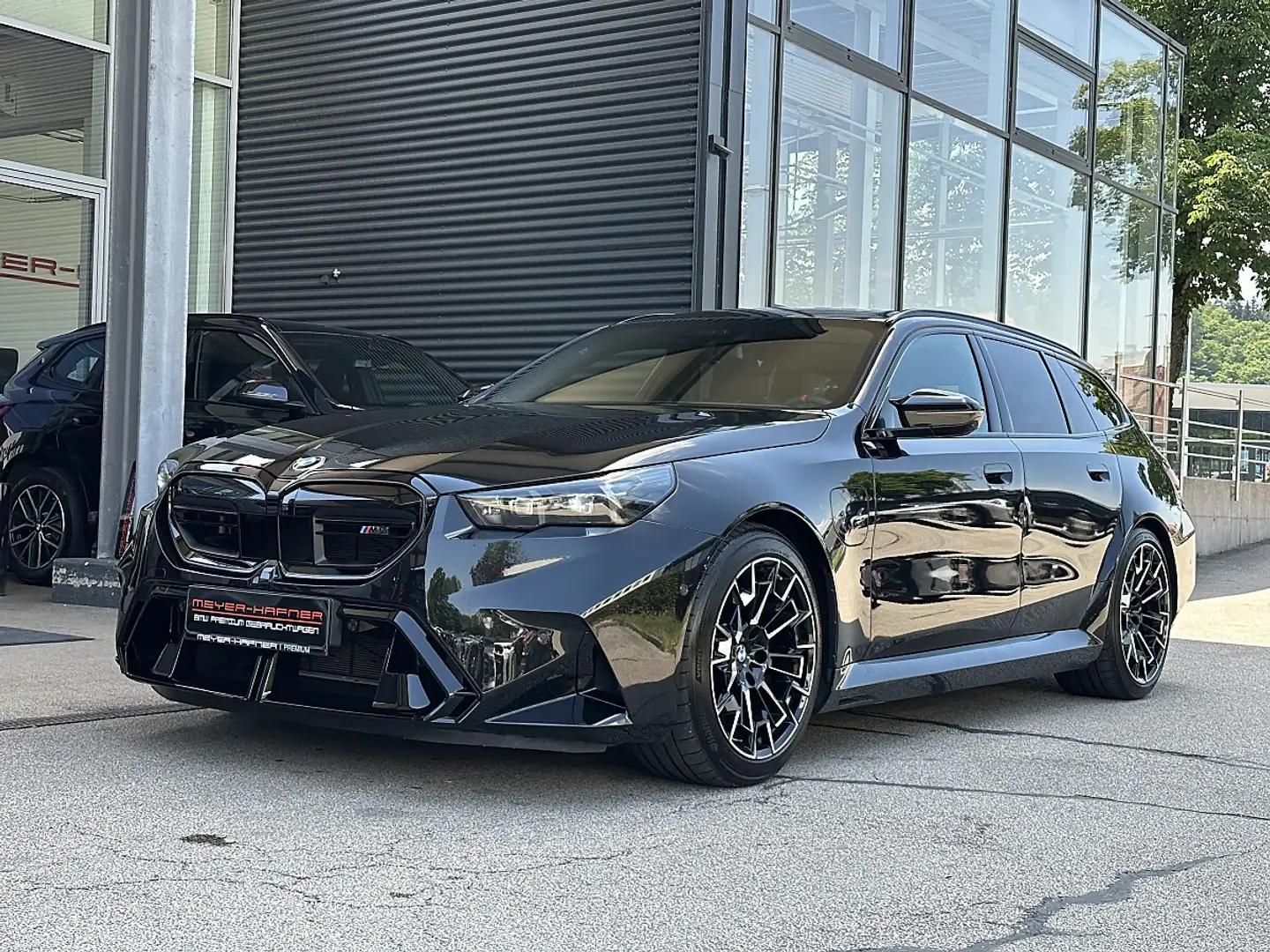 BMW M5 Touring Aut. / AHK / Pano / Bowers & Wilkins / ... Schwarz - 2