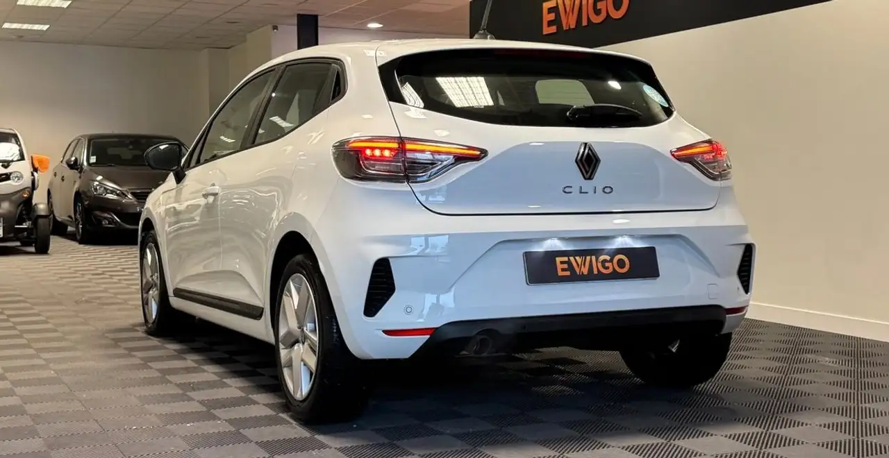 Renault Clio Citadine 5 portes — photo 4