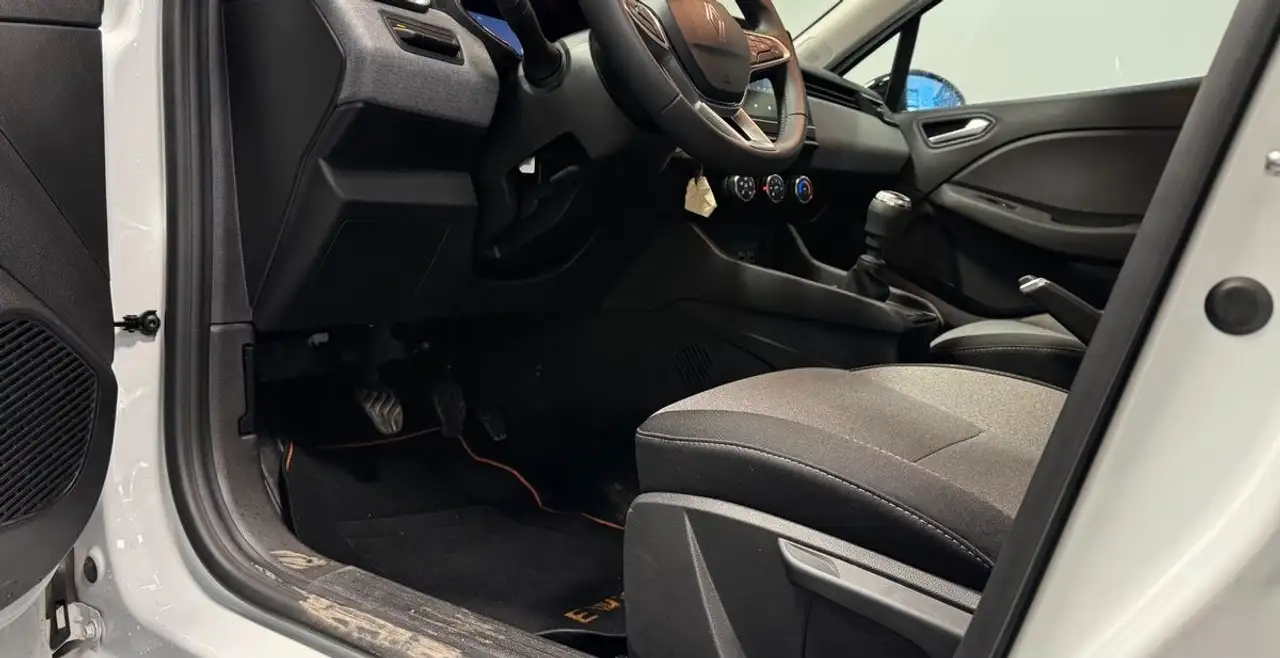 Renault Clio Citadine 5 portes — photo 21