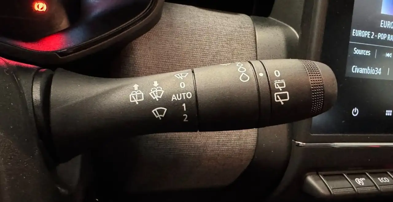 Renault Clio Citadine 5 portes — photo 26