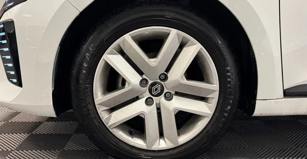 Renault Clio Citadine 5 portes — photo 8