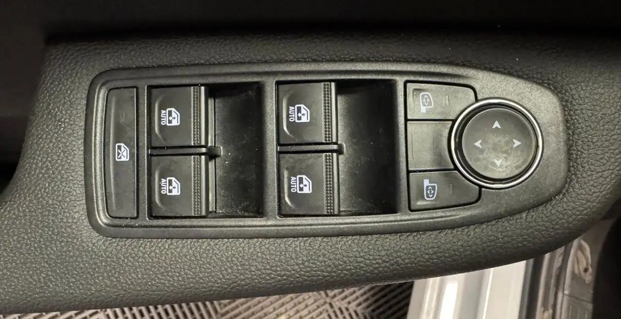 Renault Clio Citadine 5 portes — photo 23
