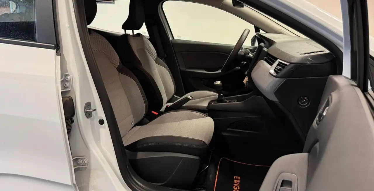 Renault Clio Citadine 5 portes — photo 12