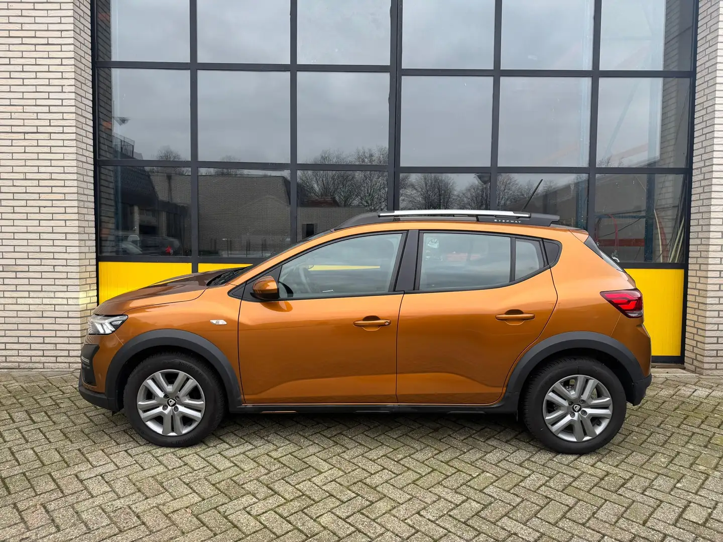 Dacia Sandero Stepway 90PK Comfort, Automaat, Full Led Orange - 2