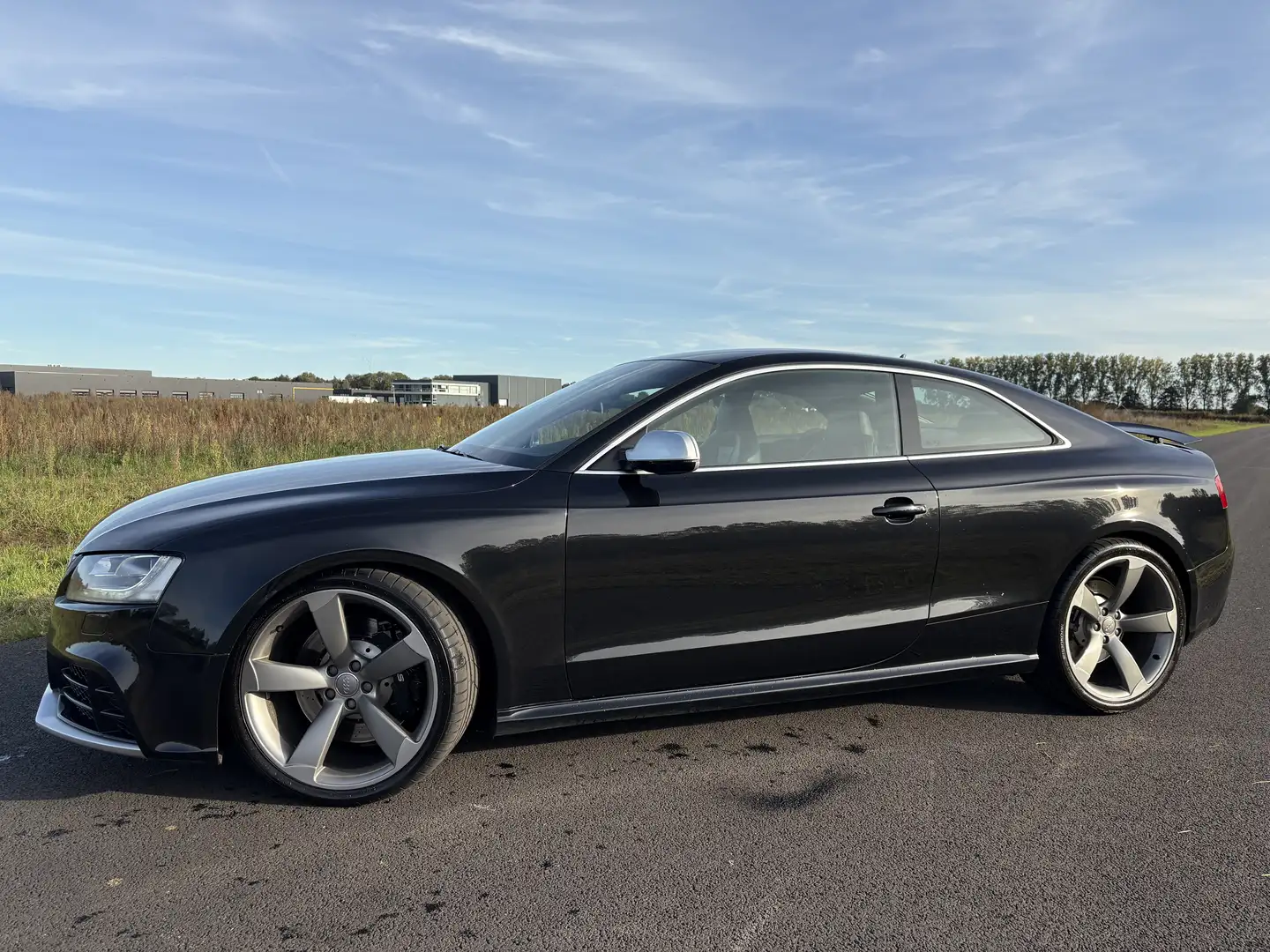 Audi RS5 RS5 4.2 V8 331 KW(450 PK)) - 2