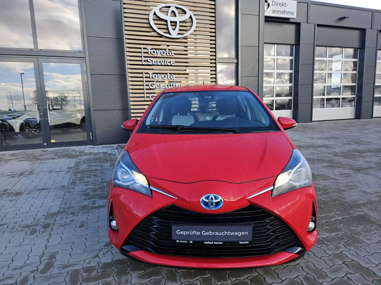 Toyota Yaris Hybrid 1.5 VVT-i Team Deutschland Rot - 1