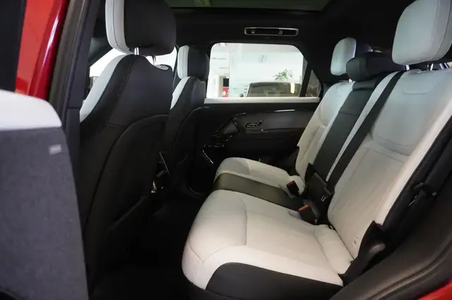 Land Rover Range Rover Sport view 10
