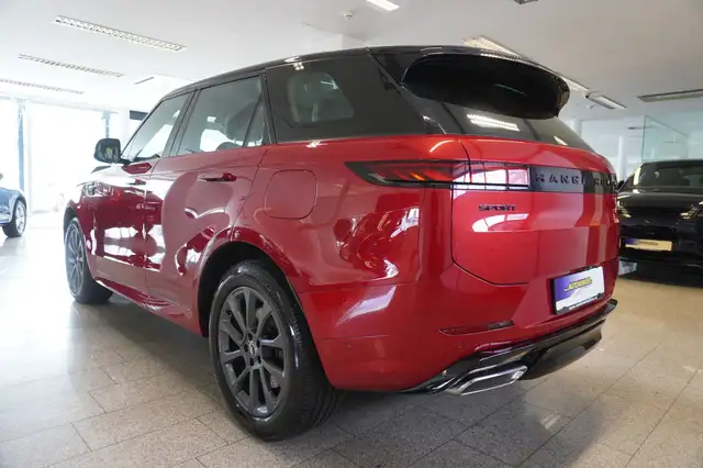 Land Rover Range Rover Sport view 4