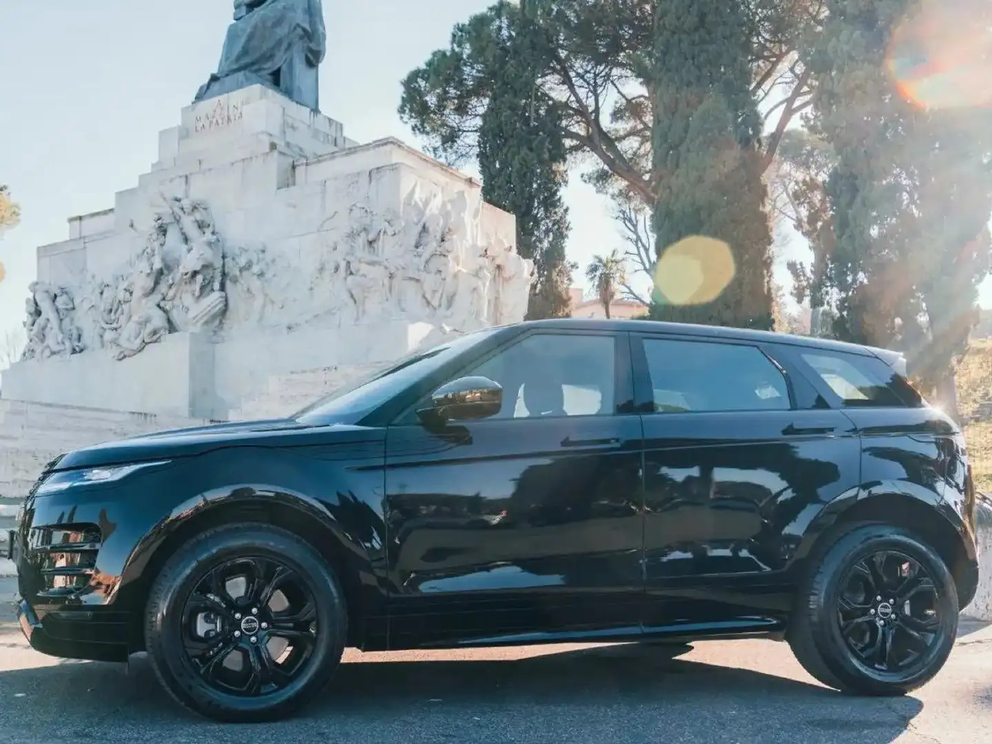 Land Rover Range Rover Evoque 2.0d i4 MHEV Black AWD 163cv automatica 4x4 Nero - 2