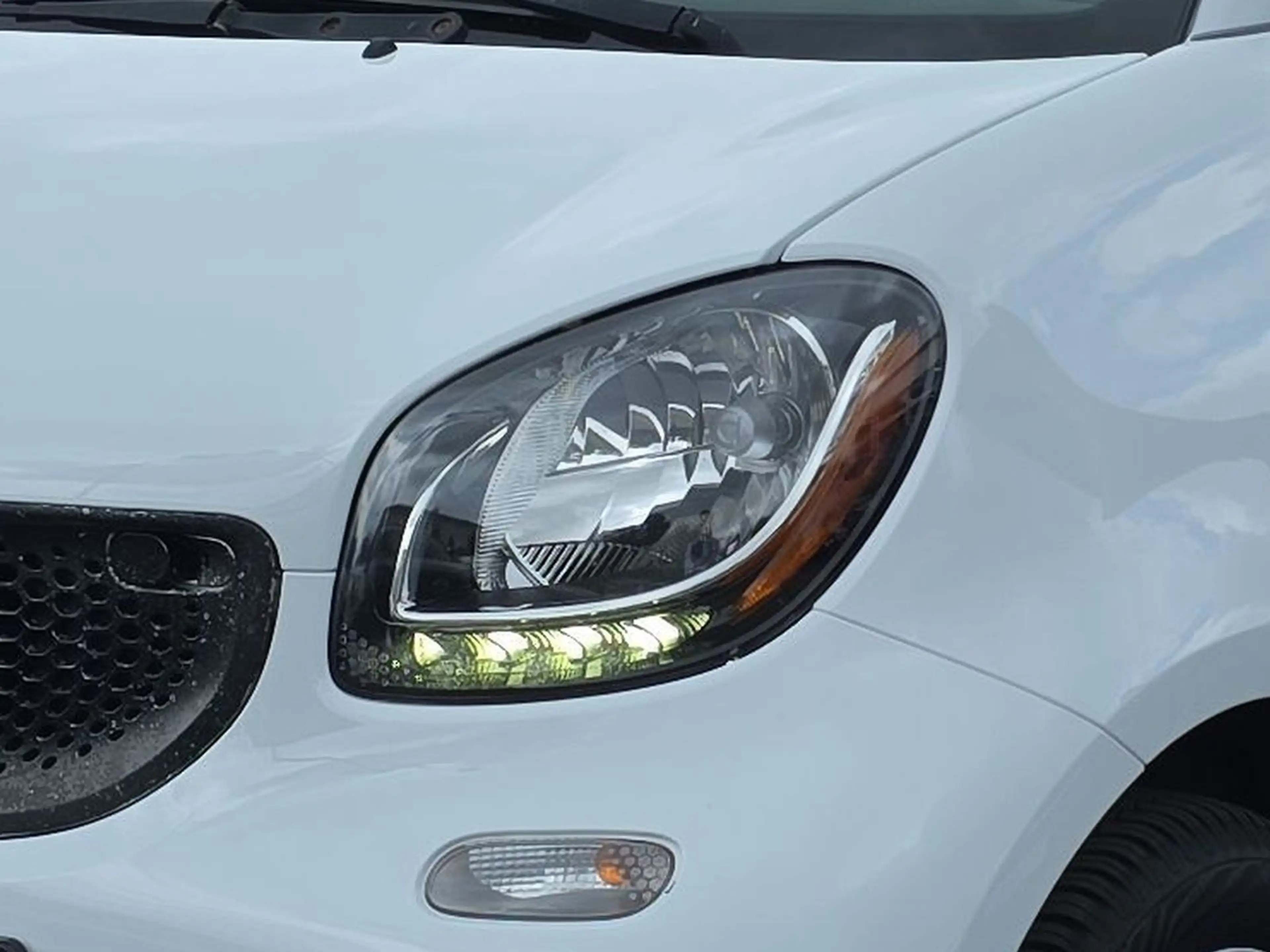smart forTwo fortwo 0.9 Basis 66 kW Navi Klimaaut. Bluetooth — photo 7