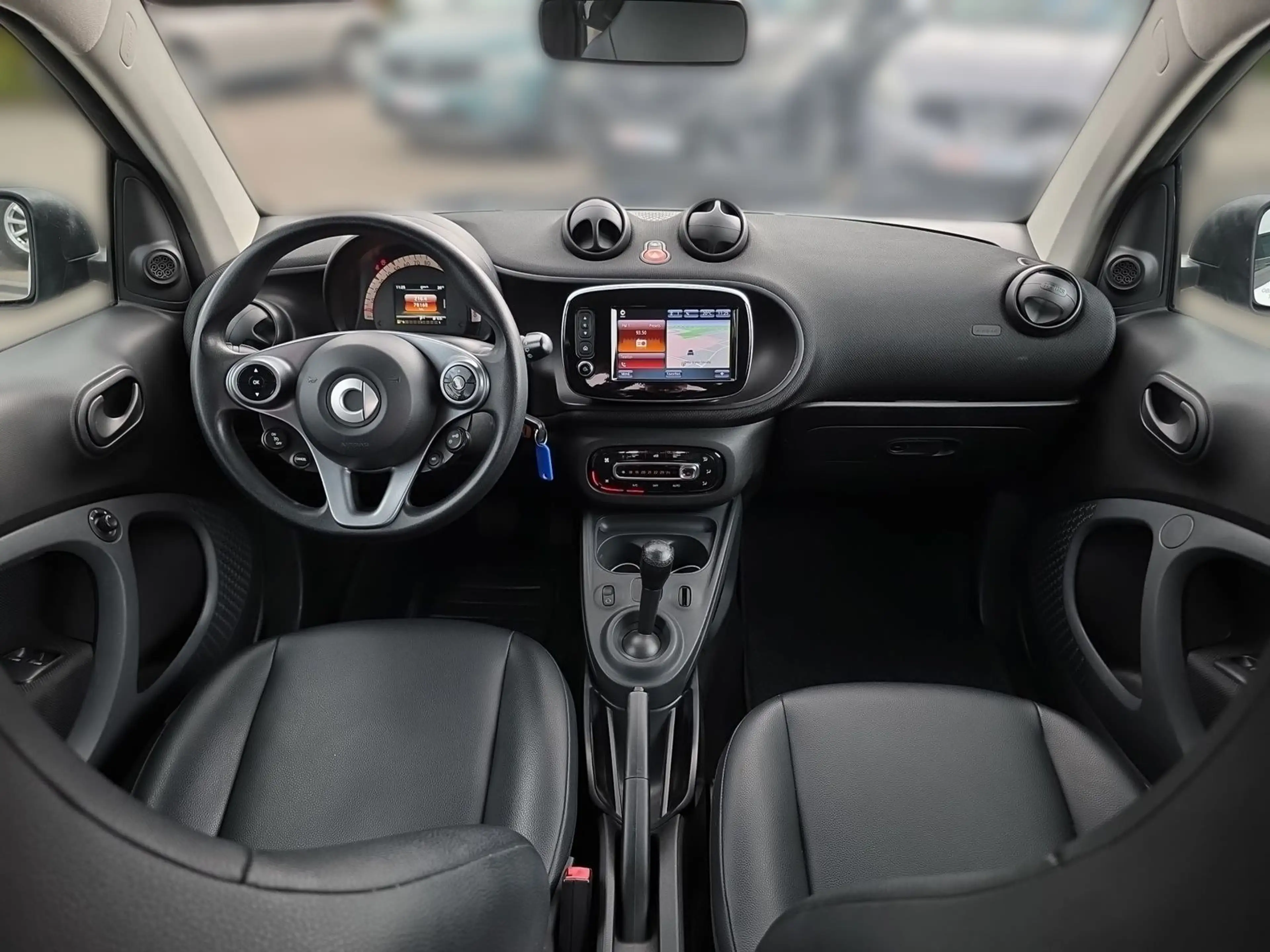 smart forTwo fortwo 0.9 Basis 66 kW Navi Klimaaut. Bluetooth — photo 12