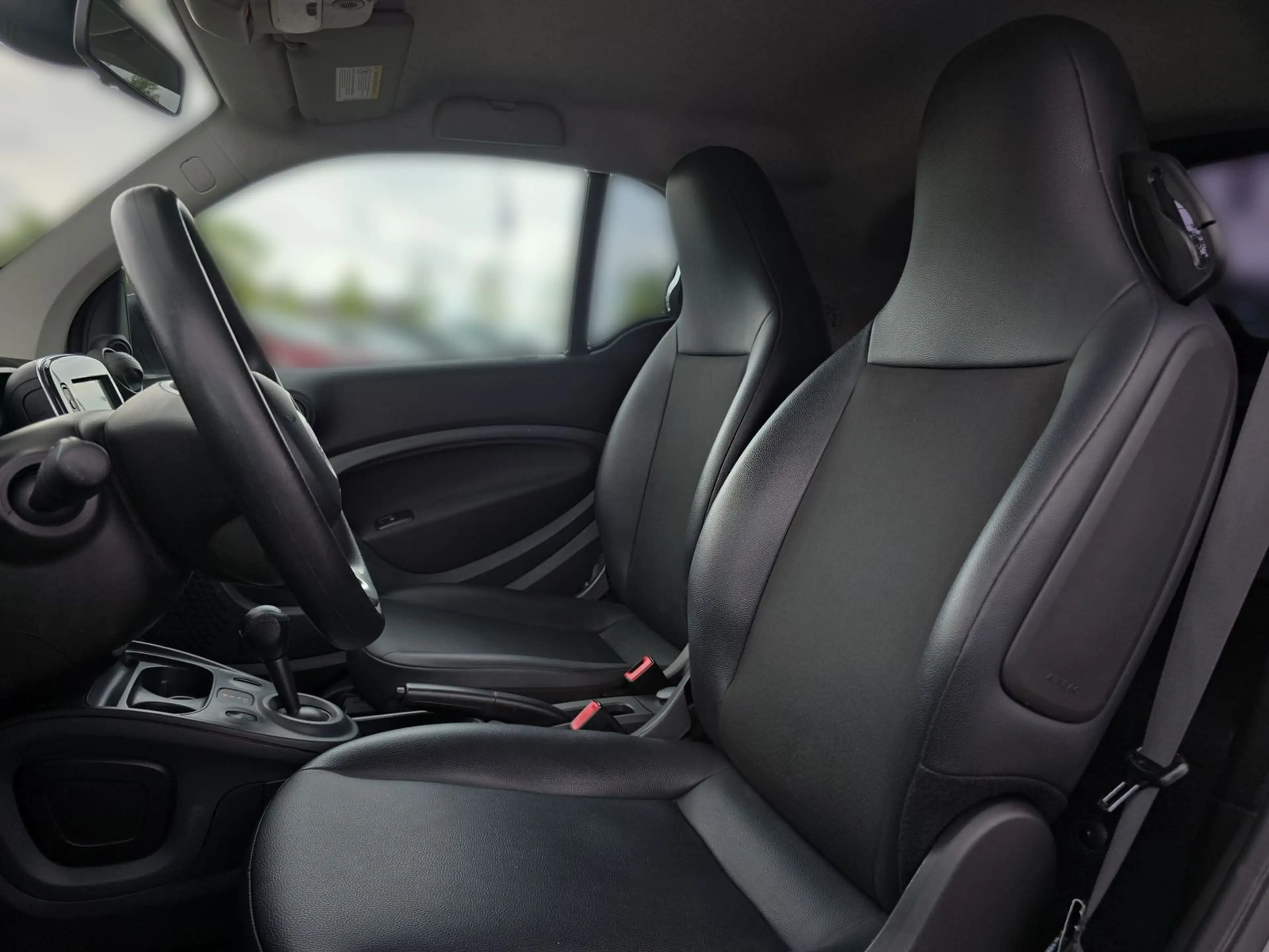 smart forTwo fortwo 0.9 Basis 66 kW Navi Klimaaut. Bluetooth — photo 13
