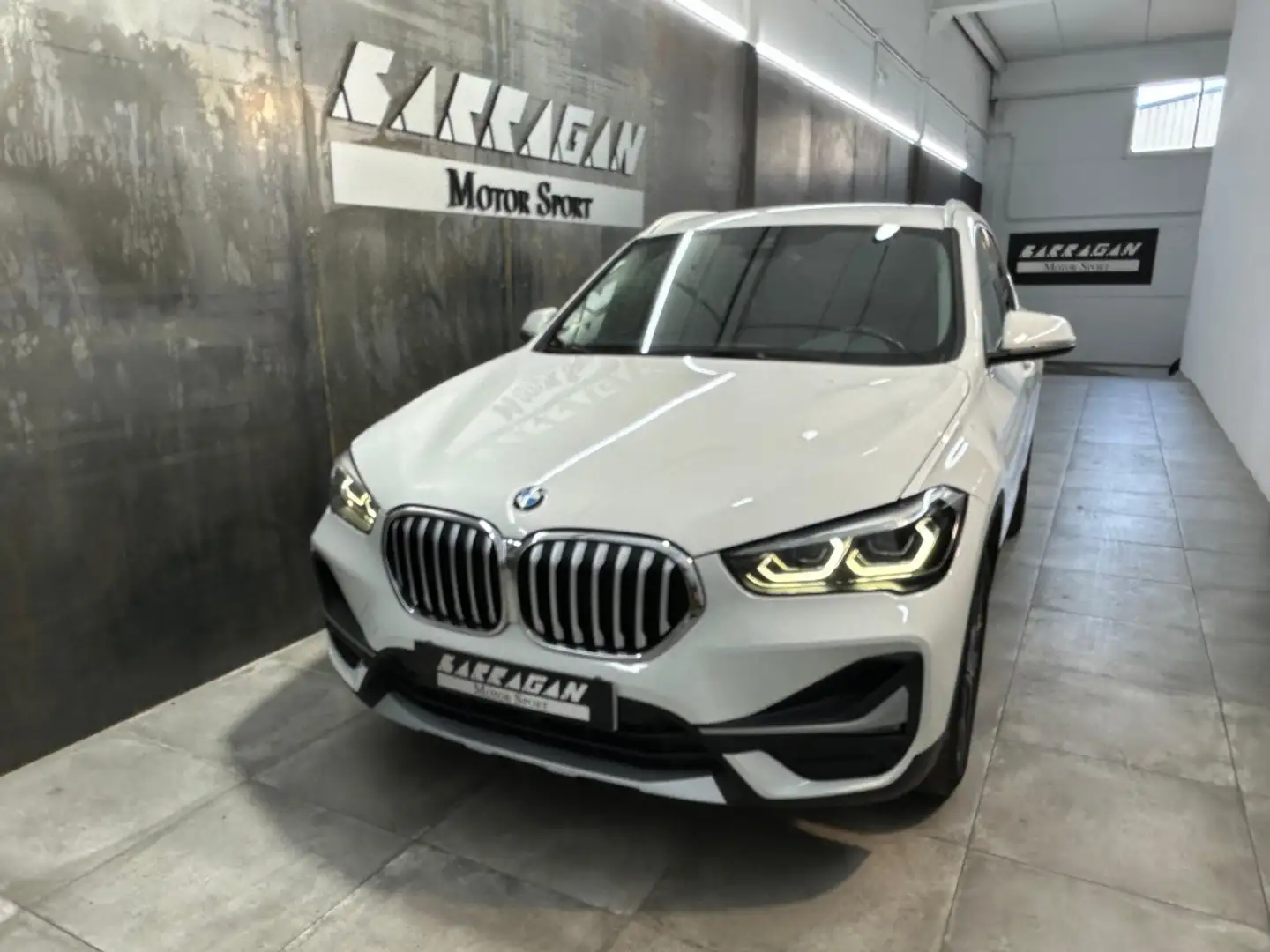 BMW X1 sDrive 18dA Blanc - 1