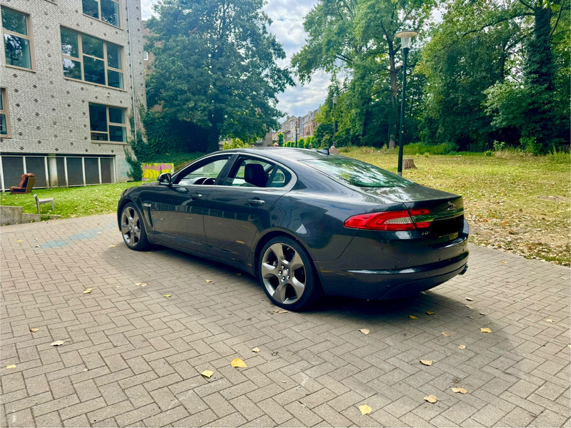 Jaguar XF XF 2.2 D Prestige — photo 5