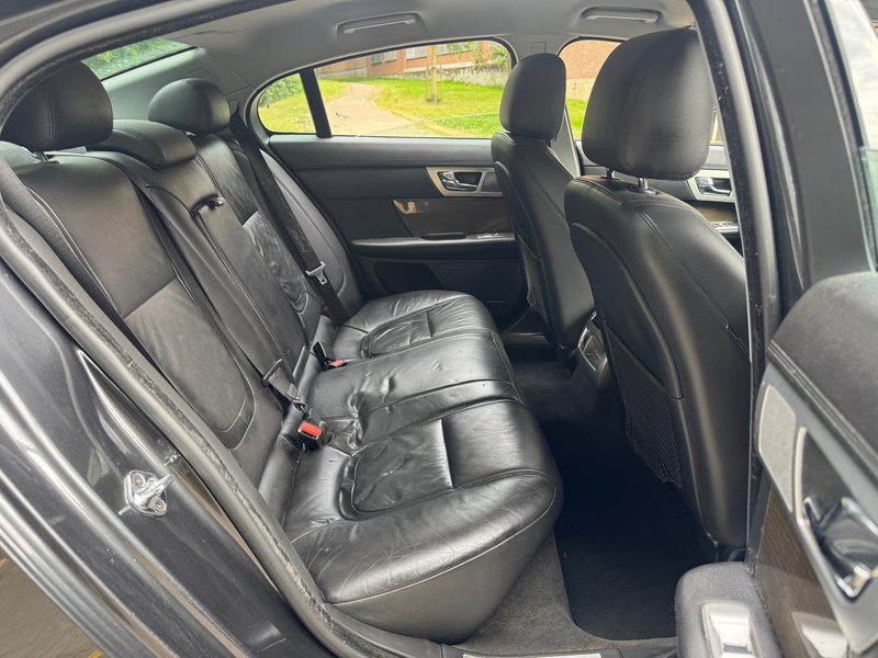 Jaguar XF XF 2.2 D Prestige — photo 10