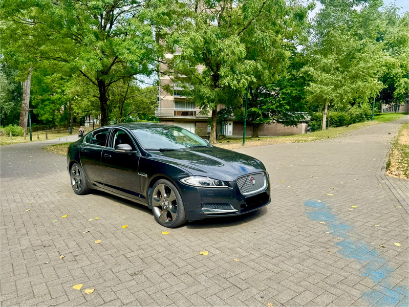 Jaguar XF XF 2.2 D Prestige — photo 2