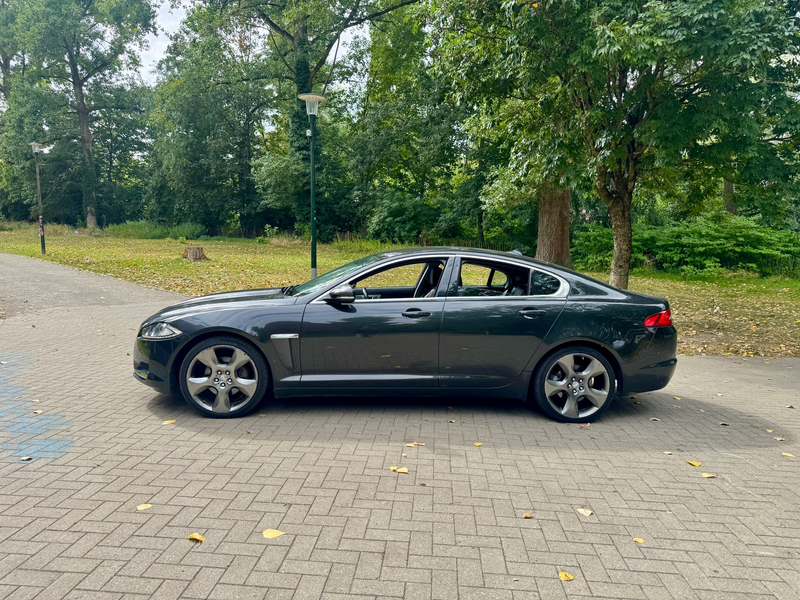 Jaguar XF XF 2.2 D Prestige — photo 6