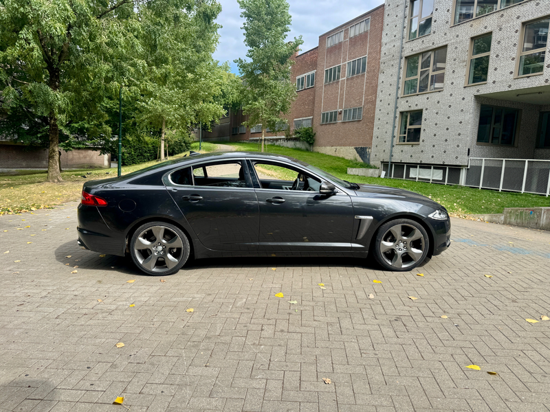 Jaguar XF XF 2.2 D Prestige — photo 3