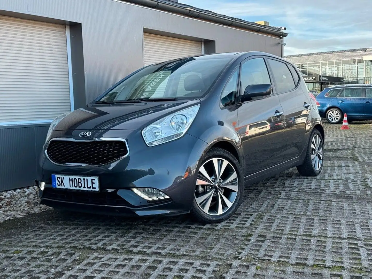 Kia Venga Platinum Edition 1HAND*NAVI*TEMP*KEYGO*PAN Grau - 1