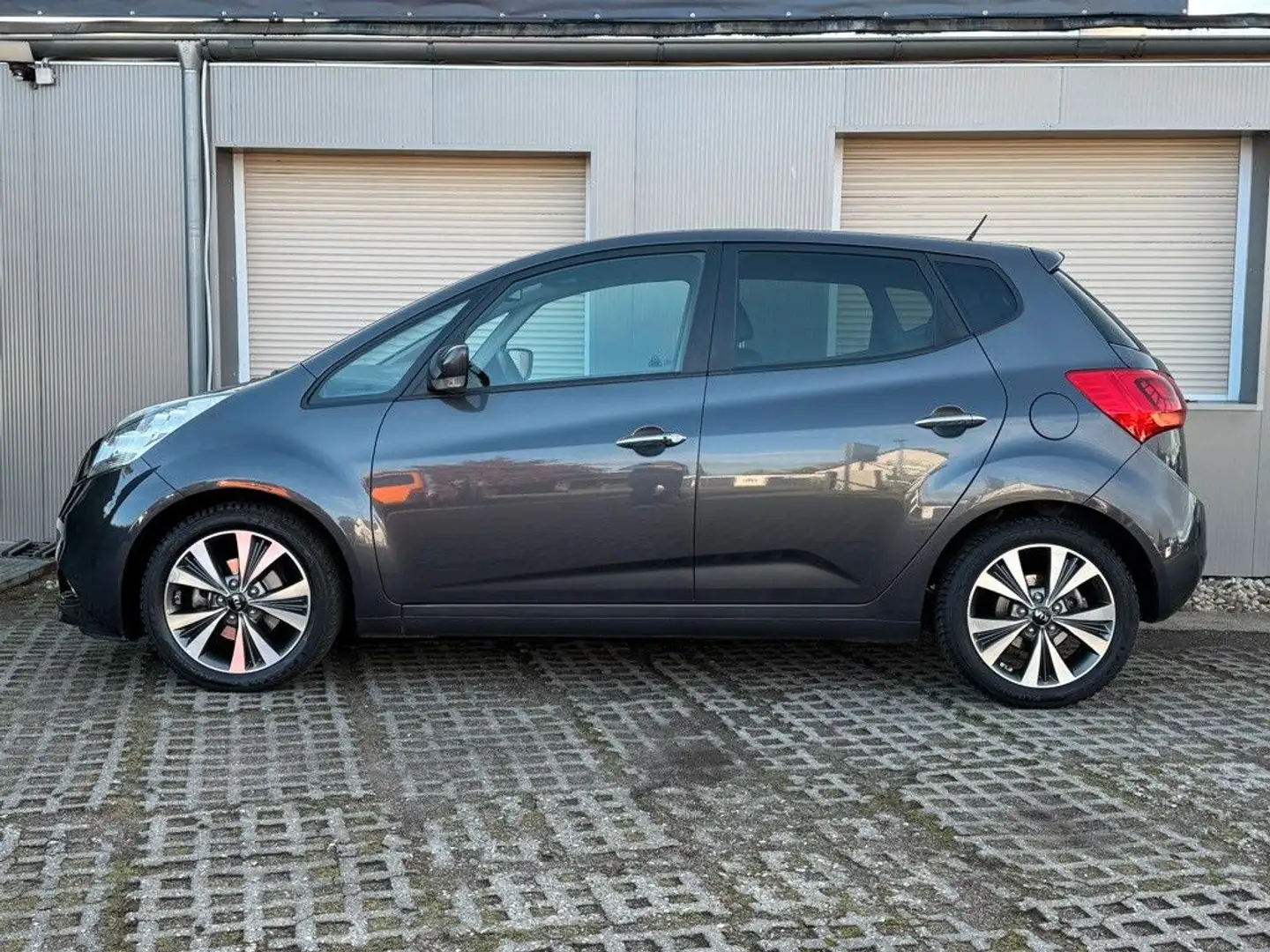 Kia Venga Platinum Edition 1HAND*NAVI*TEMP*KEYGO*PAN Grau - 2