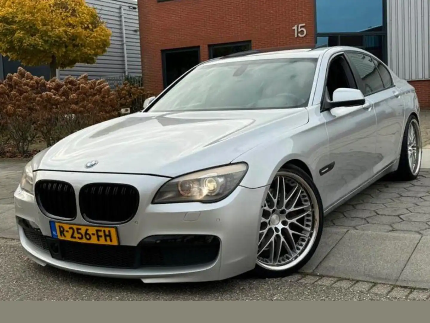BMW 740 740i M-Pakket 3.0L 327PK+ Automaat-6 Bomvol V12 Stříbrná - 1