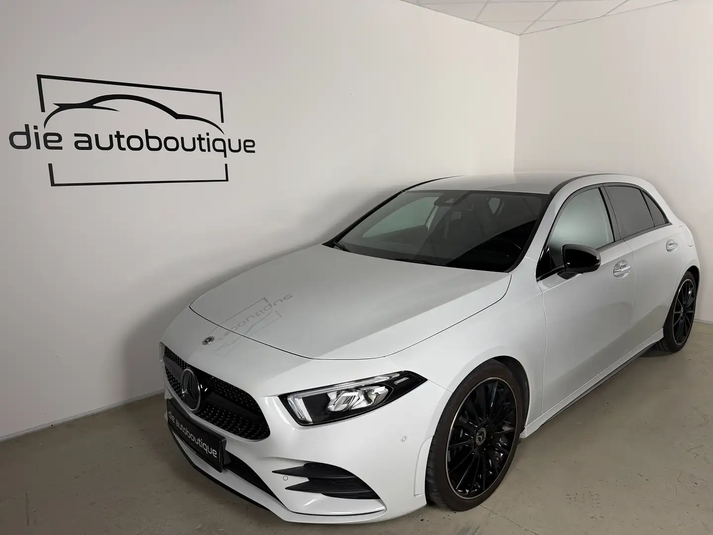 Mercedes-Benz A 250 AMG Line // Night Paket // 19'' // LED // Weiß - 2