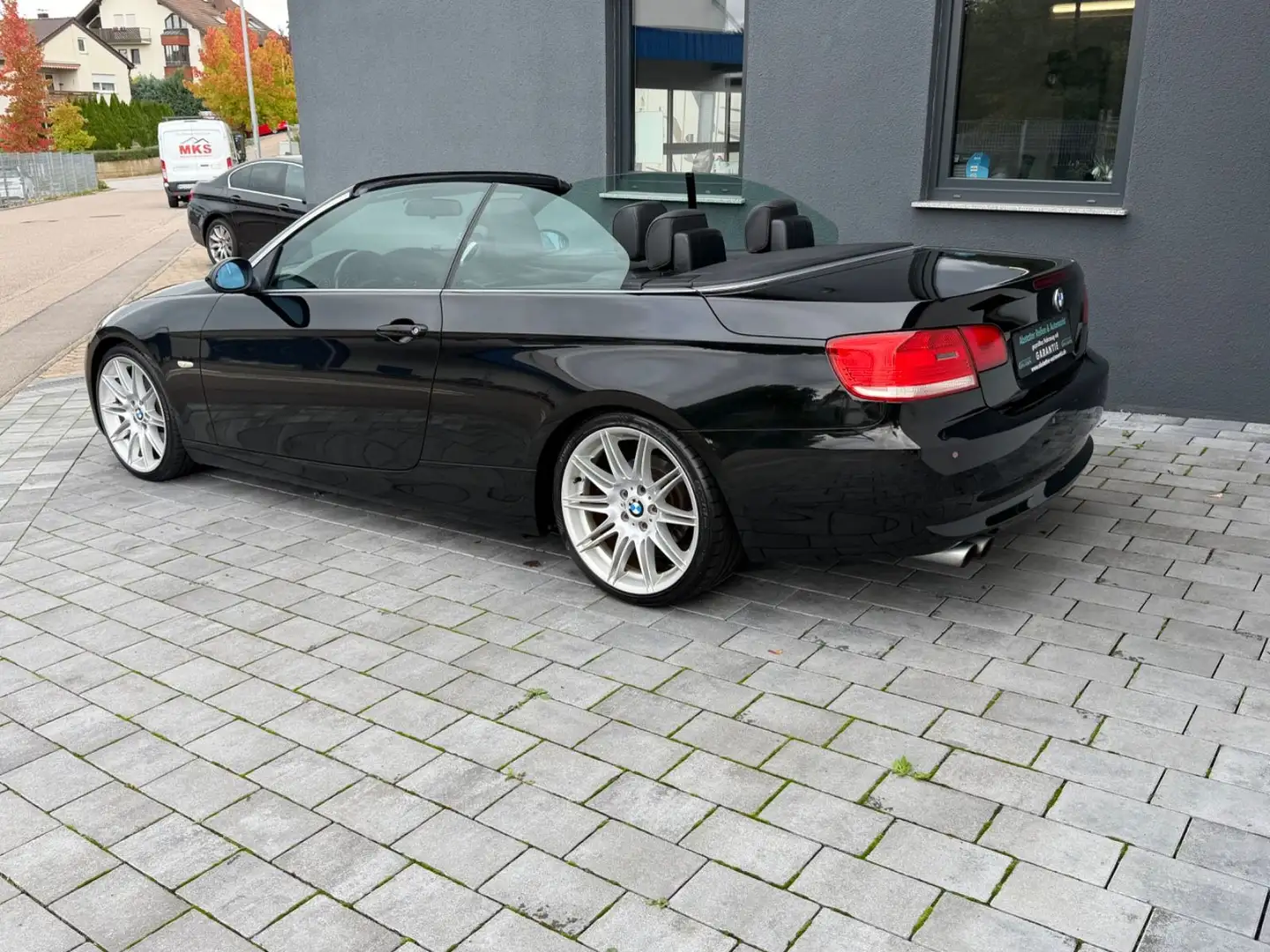 BMW 325 3 Cabrio 325i Navi/Leder/Xenon Noir - 2