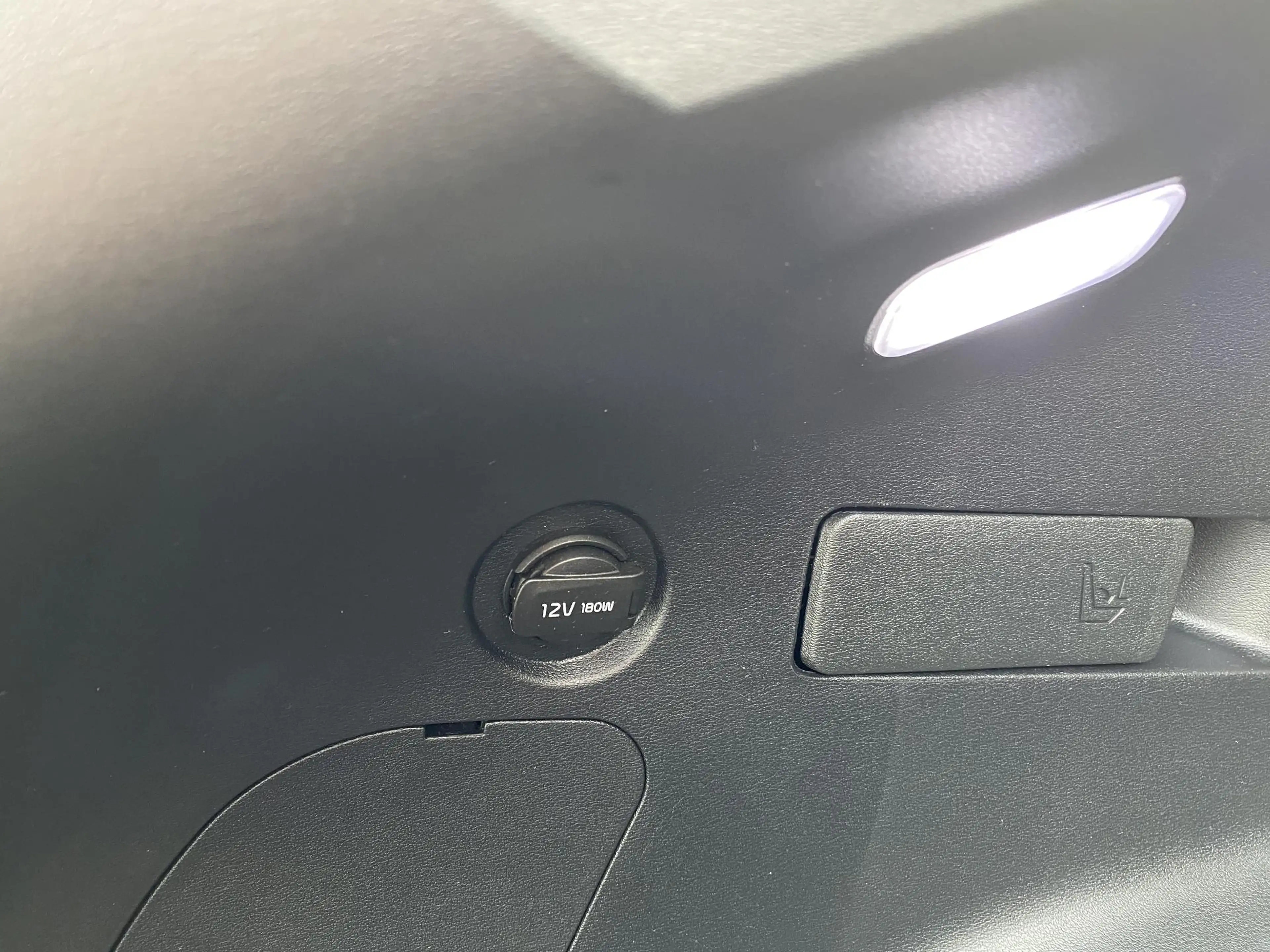 Kia EV6 Air 58 kWh Navigatie, dodehoekdetectie, stoel- & s — photo 9