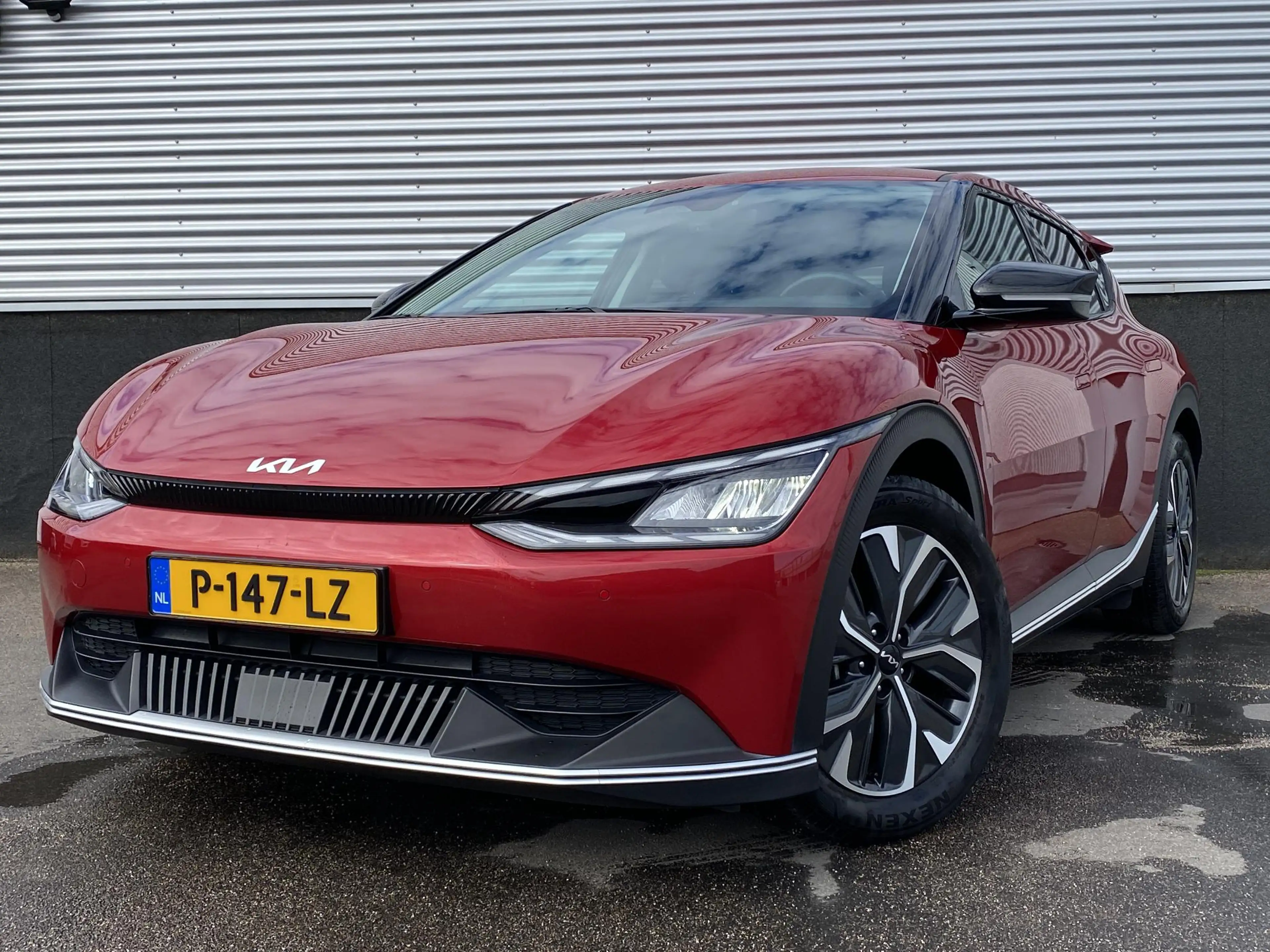 Kia EV6 Air 58 kWh Navigatie, dodehoekdetectie, stoel- & s — photo 2
