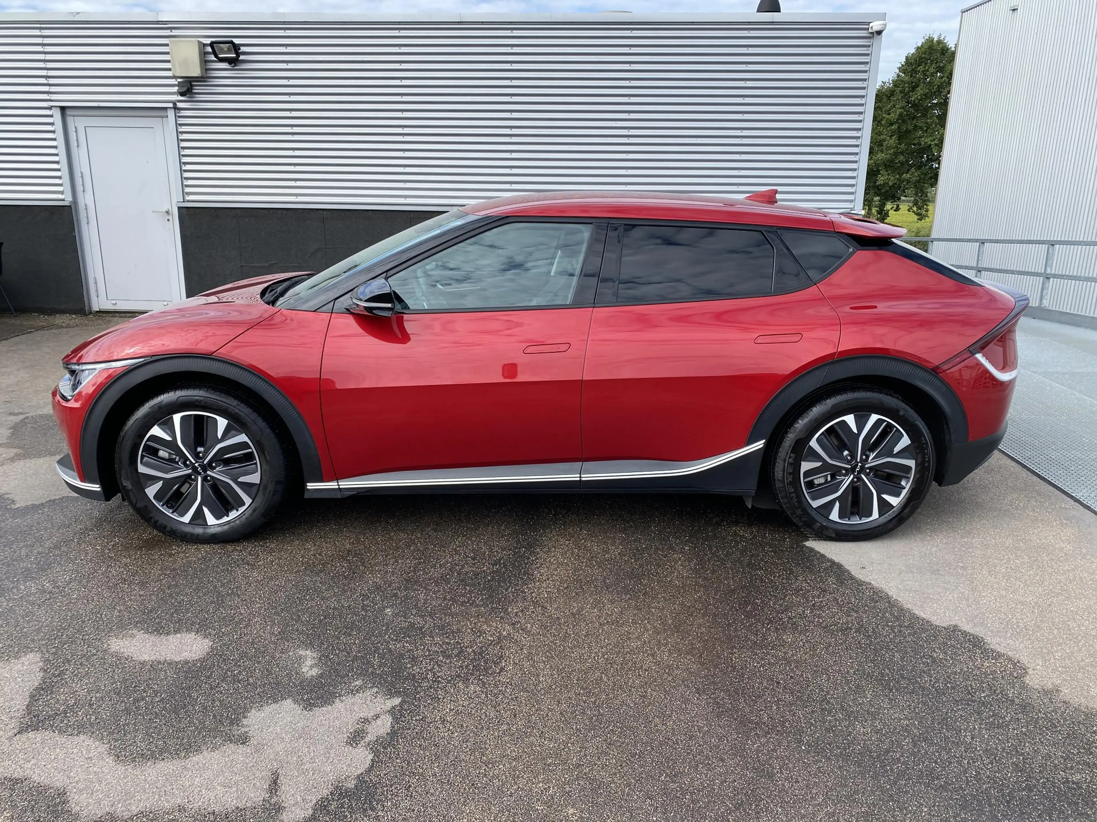 Kia EV6 Air 58 kWh Navigatie, dodehoekdetectie, stoel- & s — photo 3