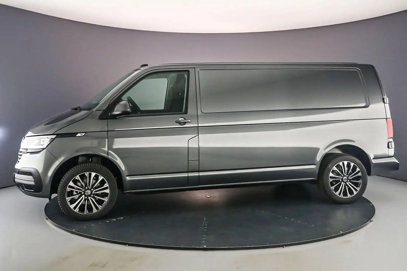 Volkswagen T6.1 Transporter T6.1 2.0 TDI 150pk DSG L2 | €14870 BPM-voordeel | Grigio - 2