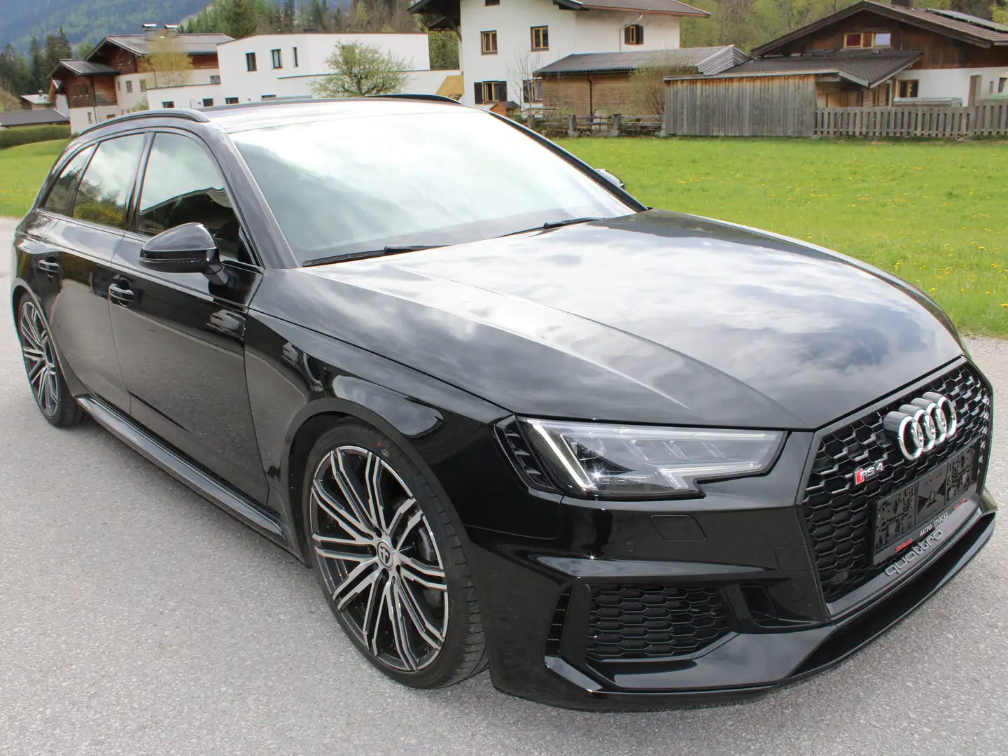 Audi RS4 Avant 2,9 TFSI quattro tiptronic Schwarz - 2