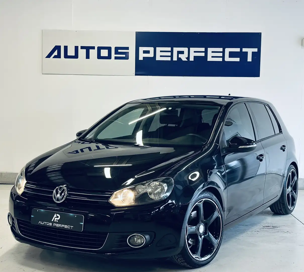 Volkswagen Golf 1.2 TSI PDC CARPLAY CLIM BIZONE BLUETOOTH ISOFIX Schwarz - 1