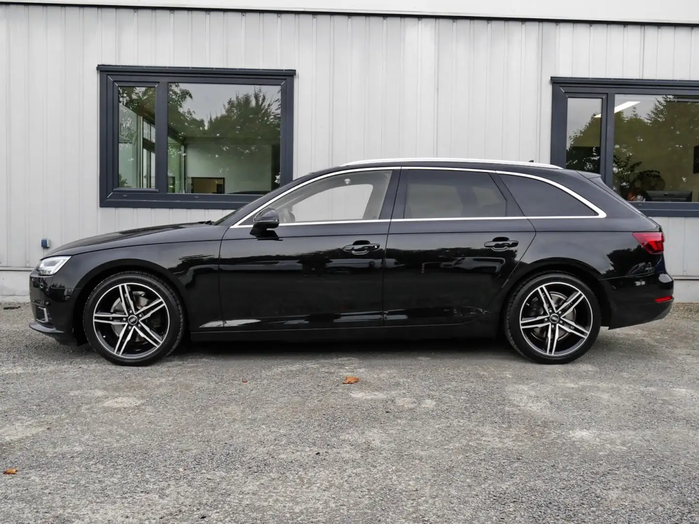 Audi A4 Avant Sport 2.0 TDI Aut.+ACC+Navi+LED+Sitzhzg Noir - 2