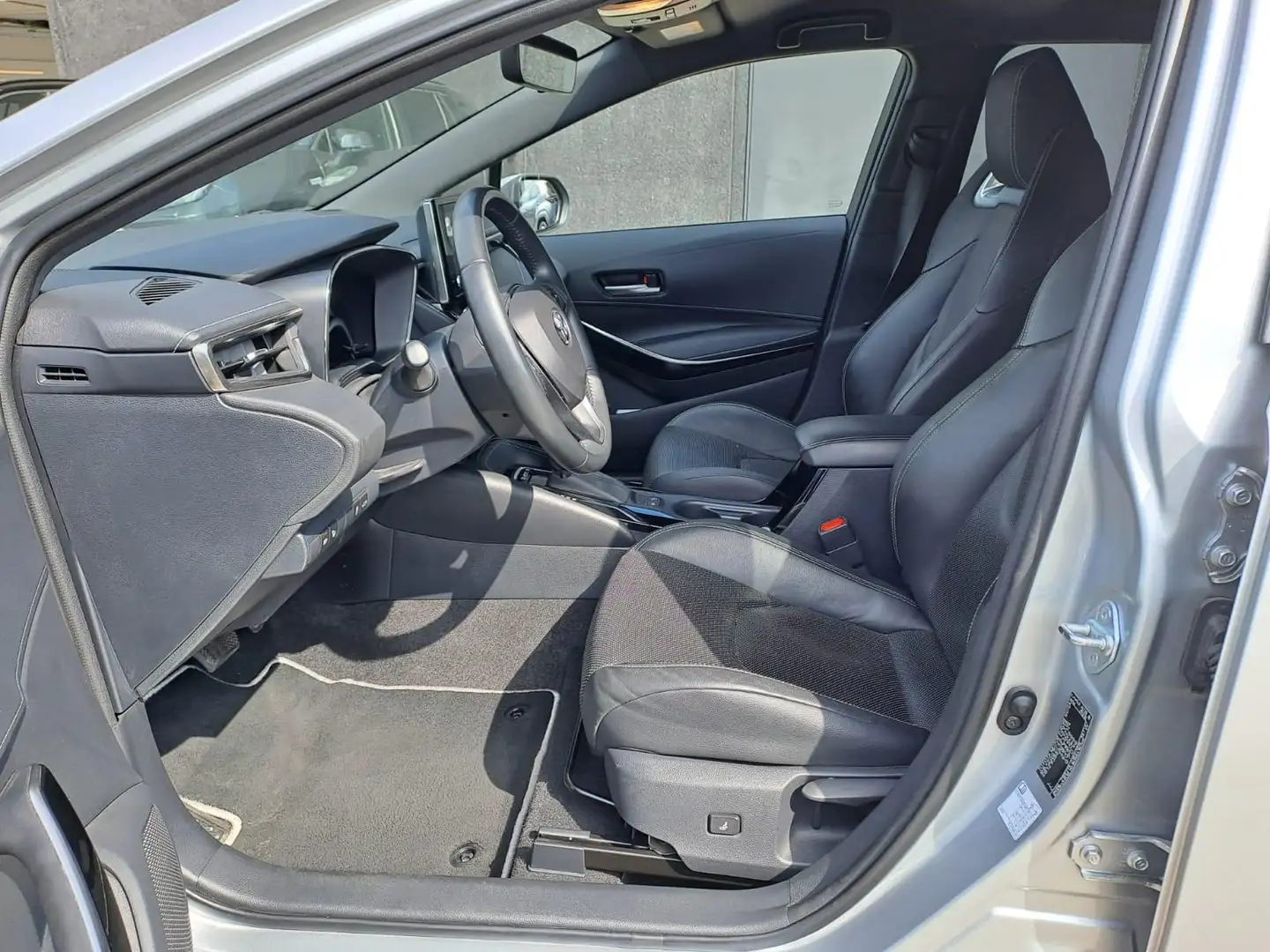 Toyota Corolla Touring Sports 1.8 Hybrid Premium e-CVT - 2