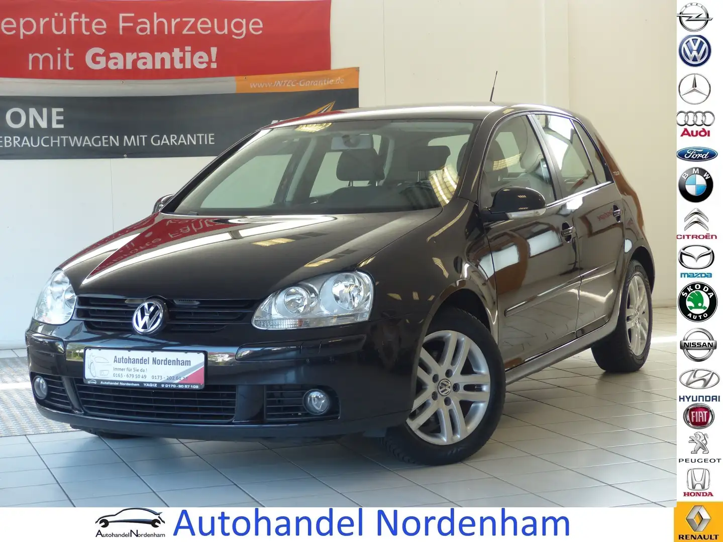 Volkswagen Golf 1.6 Tour*KLIMA*SHZ*2.HAND*TÜV NEU* Schwarz - 1