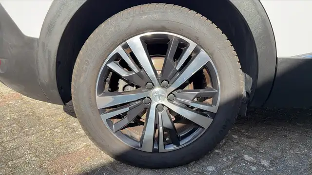 Peugeot 5008 view 16